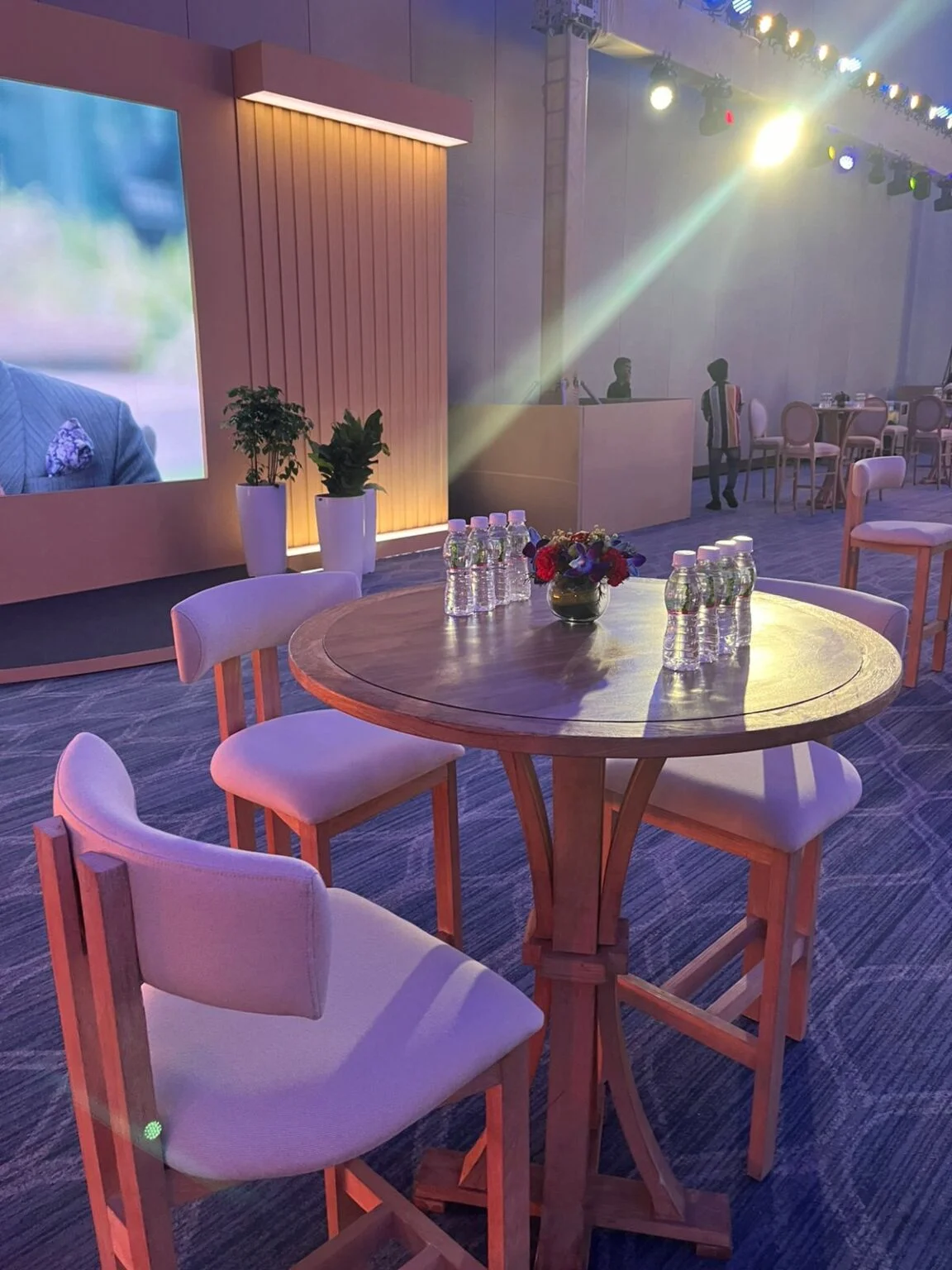 Wooden Curve Bar Chair Setup
