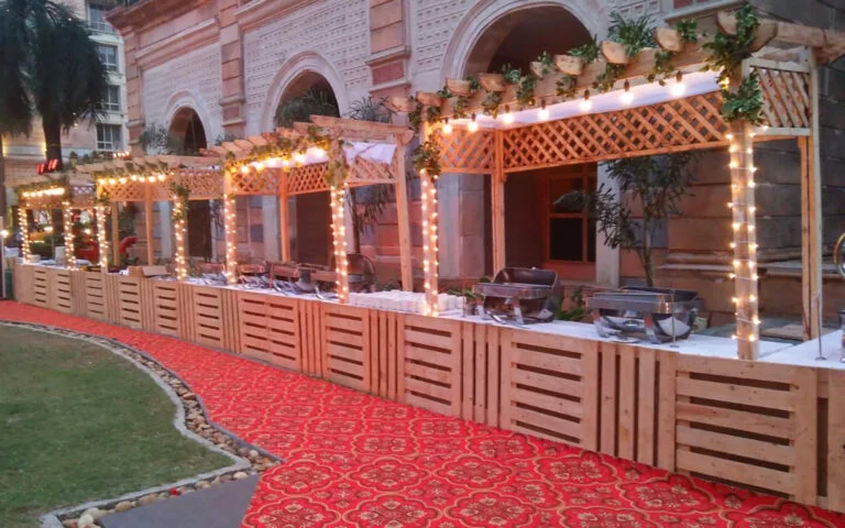 Wooden Pallet Buffet Fascia Setup