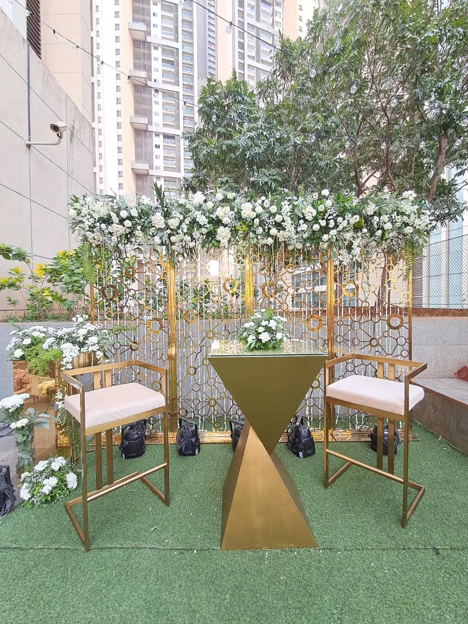 Inverted Cocktail Table Setup